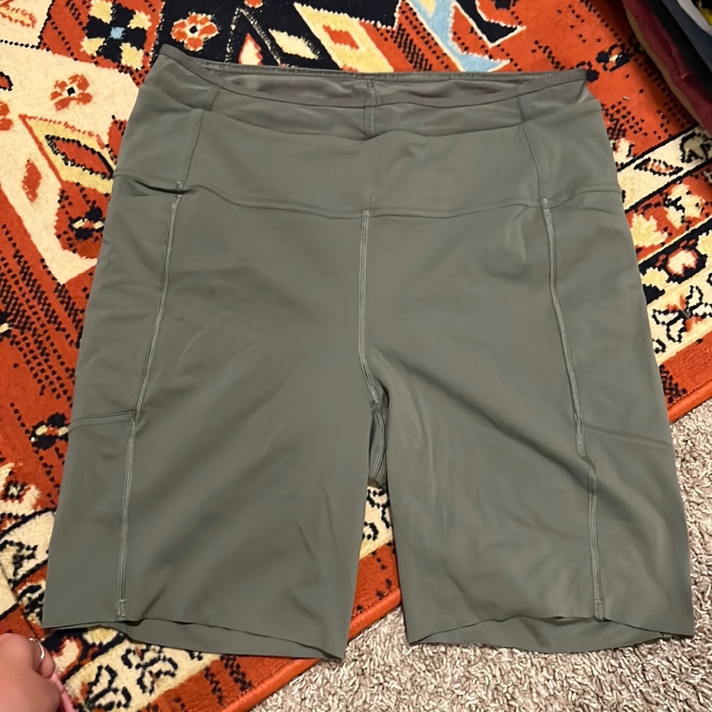 Super high rise Lululemon biker shorts